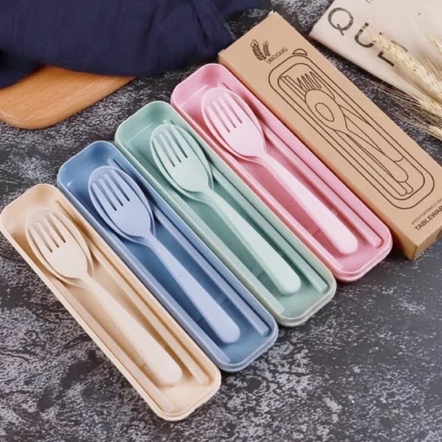 Sendok Travel Set Bahan Jerami (Sendok+Garpu+Sumpit+Box)
